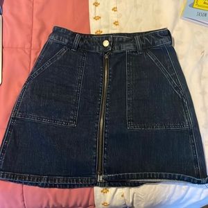 Jean skirt from Madewell. Front zipper, cute pockets!